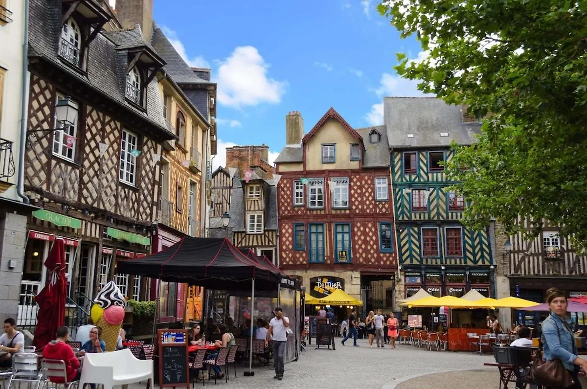 Maison Comprenant 2 Logements A Louer Ensemble Ou Separement Capacite Jusqu'A 10 Personnes Plus 2 Bebes Idealement Place Pour Visiter Le Mt St Michel, St Malo Et Ses Alentours Saint-Marcan Feriehus